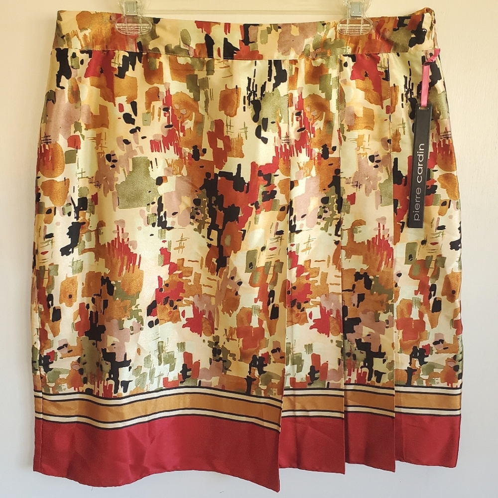 Ladies Pierre Cardin skirt size 14